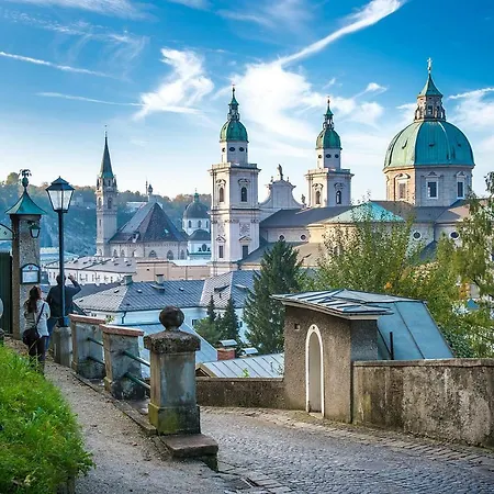 Апартаменты Mozarts Retreat *